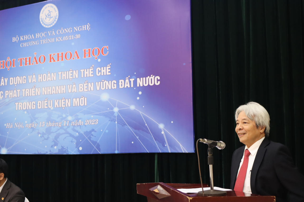 Hoàn thiện thể chế tạo động lực phát triển nhanh và bền vững đất nước trong điều kiện mới