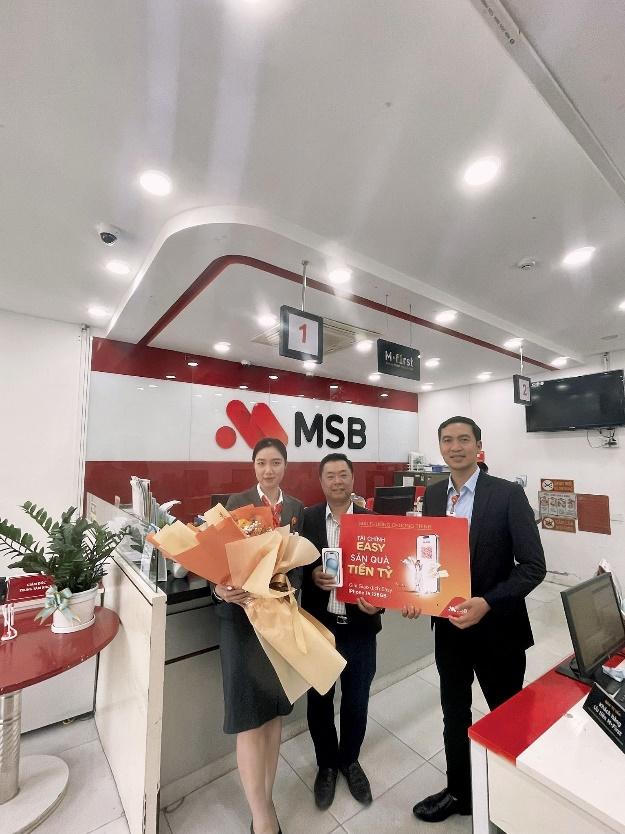 MSB trao 16 iphone 15 cho khách hàng trúng thưởng