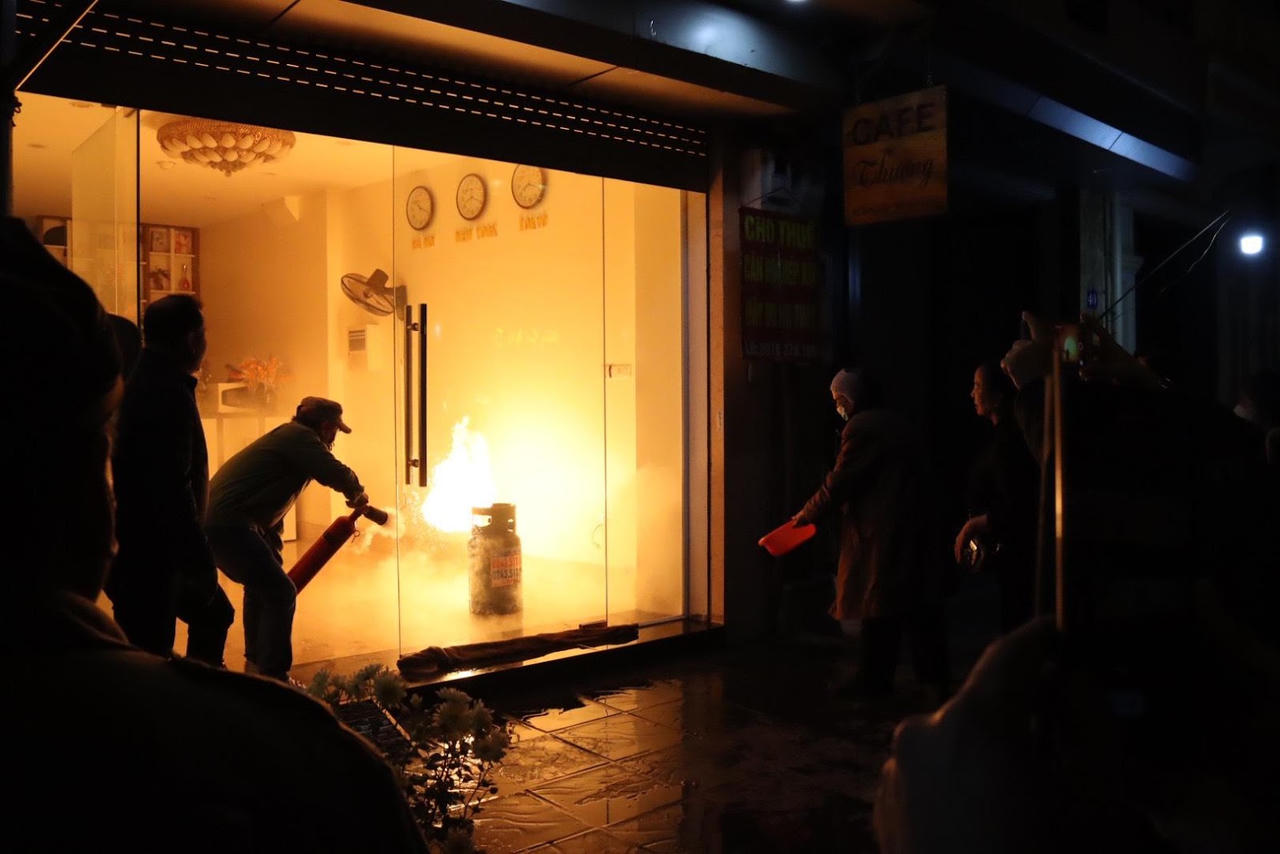 Diễn tập phương án chữa cháy đối với chung cư, nhà ở có nguy cơ cháy, nổ cao