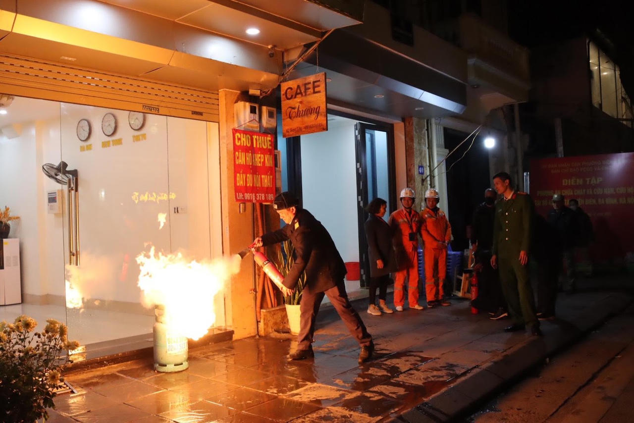 Diễn tập phương án chữa cháy đối với chung cư, nhà ở có nguy cơ cháy, nổ cao