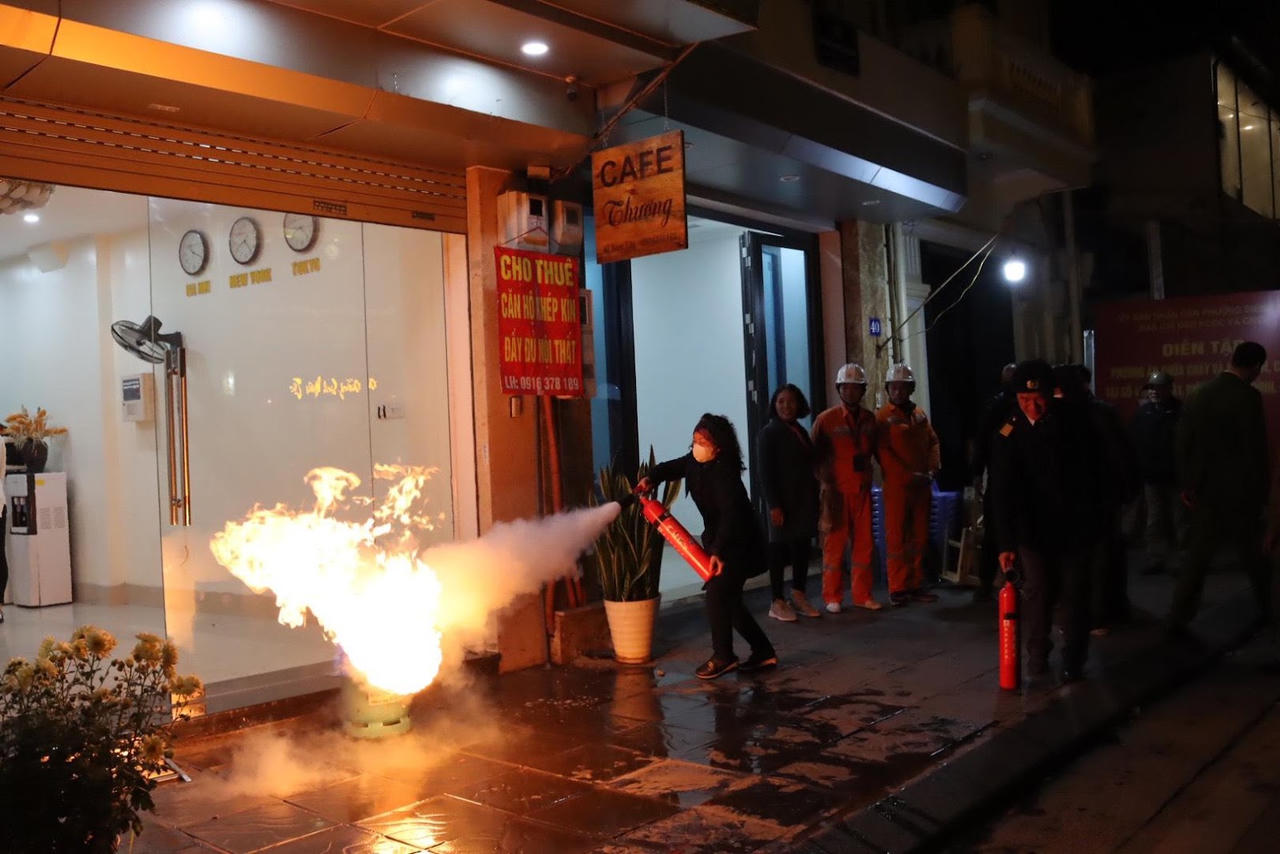 Diễn tập phương án chữa cháy đối với chung cư, nhà ở có nguy cơ cháy, nổ cao