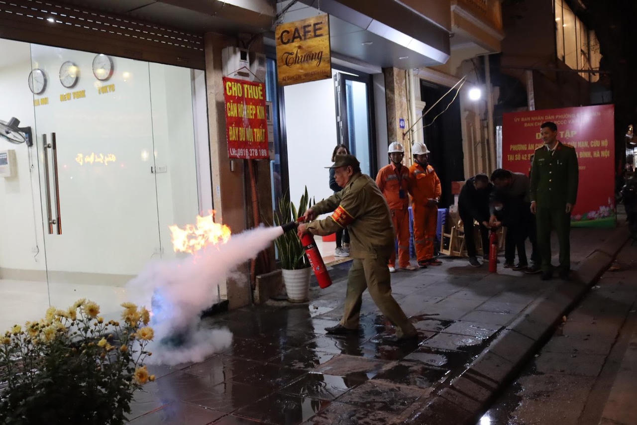 Diễn tập phương án chữa cháy đối với chung cư, nhà ở có nguy cơ cháy, nổ cao