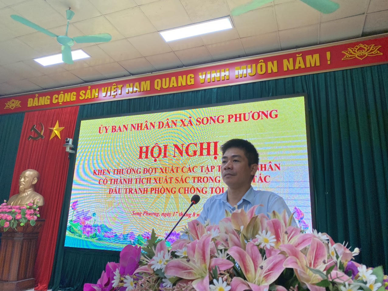 Hà Nội đẩy mạnh chi trả an sinh xã hội không dùng tiền mặt