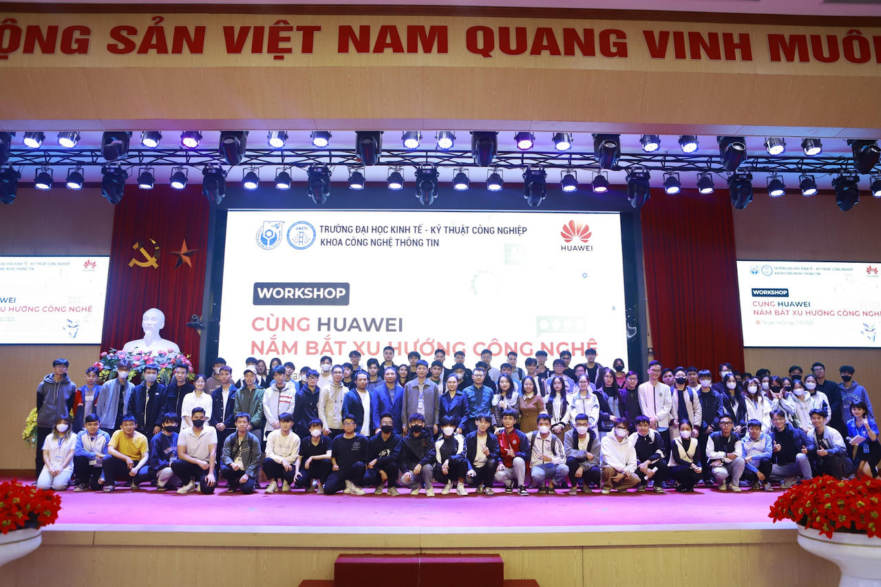 Huawei vinh danh 06 sinh viên chiến thắng cuộc thi ICT Competition Vietnam 2023 - 2024