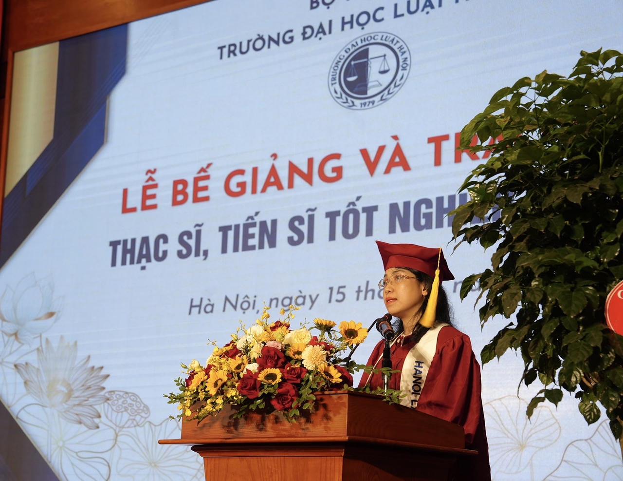 Trường Đại học Luật Hà Nội trao bằng thạc sĩ, tiến sĩ năm 2023