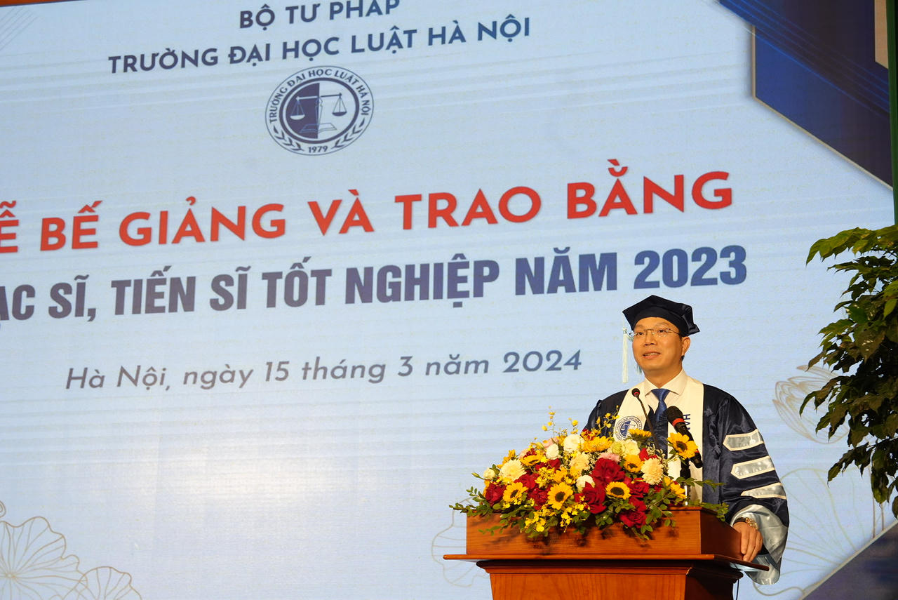 Trường Đại học Luật Hà Nội trao bằng thạc sĩ, tiến sĩ năm 2023