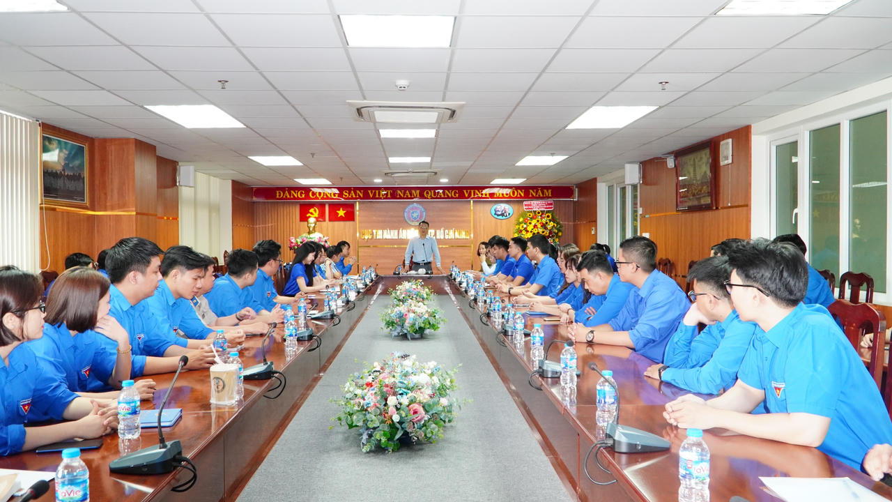 Bí thư Đảng uỷ Cục THADS TP. Hồ Chí Minh Nguyễn Văn Hoà gặp mặt đoàn viên thanh niên, công chức trẻ