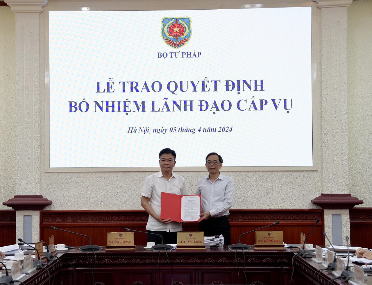 Bộ Tư pháp trao Quyết định bổ nhiệm Giám đốc Trung tâm Lý lịch tư pháp quốc gia