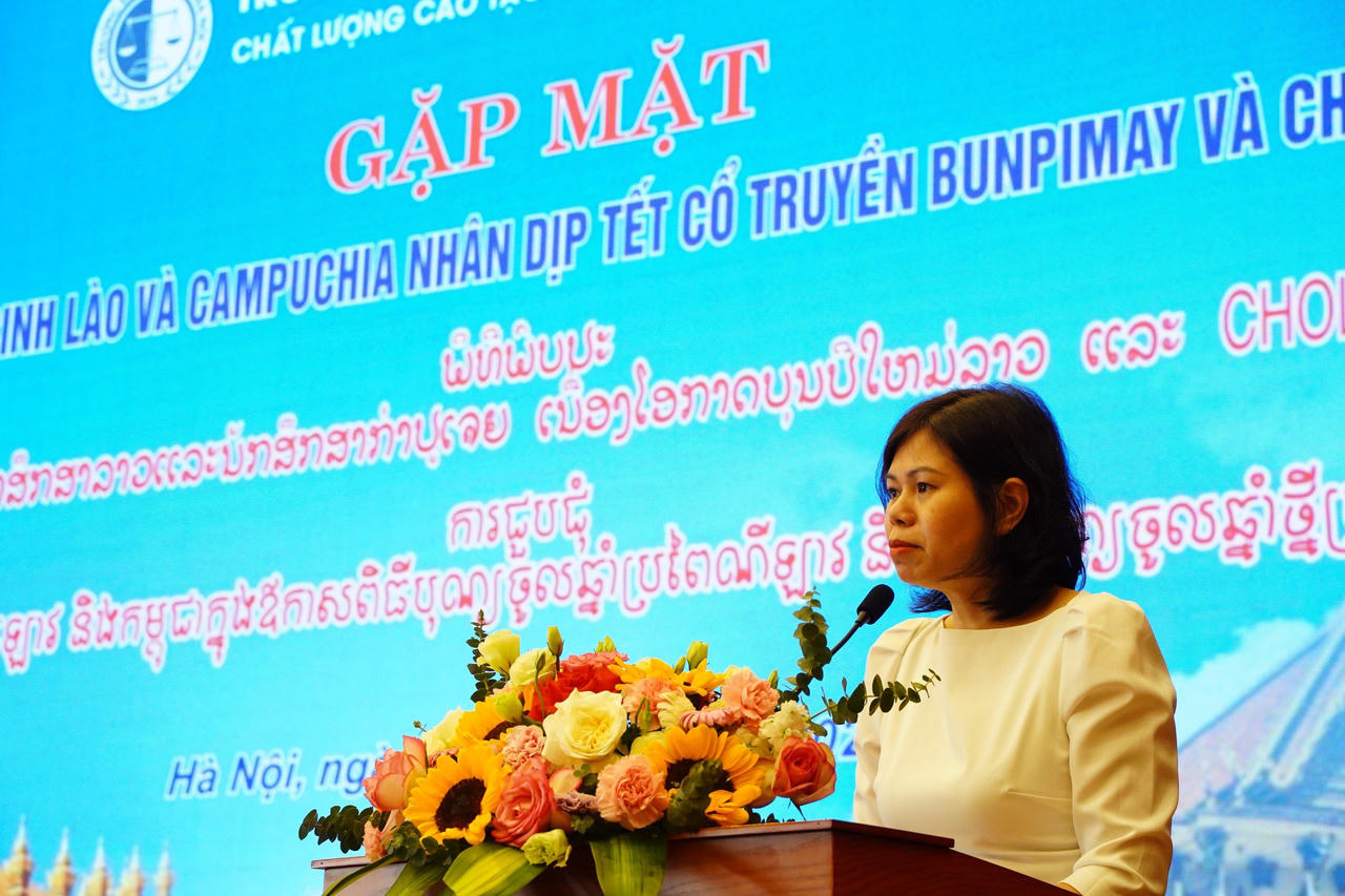 Trường Đại học Luật Hà Nội gặp mặt lưu học sinh Lào và Campuchia nhân dịp Tết cổ truyền