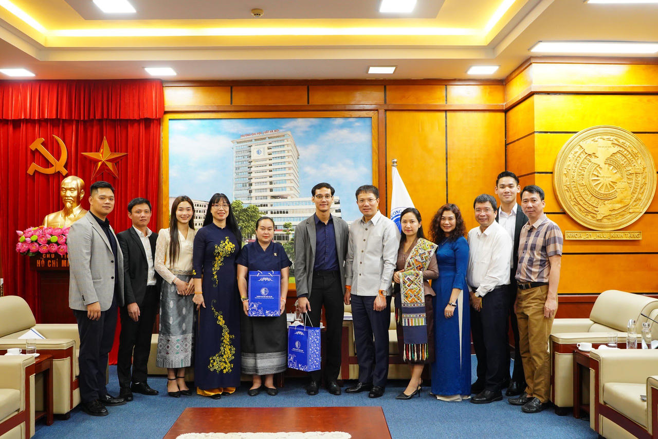 Trường Đại học Luật Hà Nội gặp mặt lưu học sinh Lào và Campuchia nhân dịp Tết cổ truyền