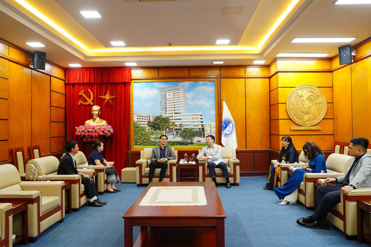 Trường Đại học Luật Hà Nội gặp mặt lưu học sinh Lào và Campuchia nhân dịp Tết cổ truyền