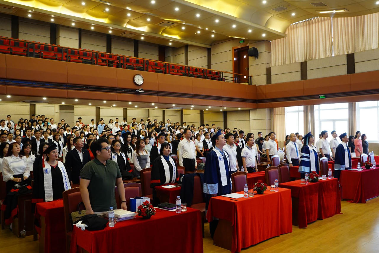 Trường Đại học Luật Hà Nội tổ chức Lễ bế giảng cho sinh viên