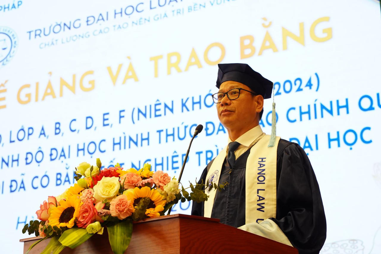 Trường Đại học Luật Hà Nội tổ chức Lễ bế giảng cho sinh viên