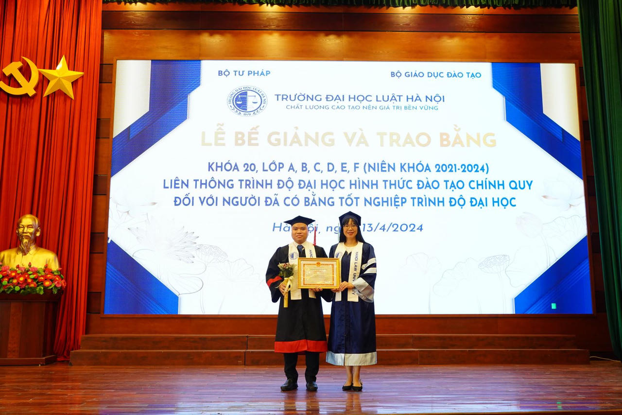 Trường Đại học Luật Hà Nội tổ chức Lễ bế giảng cho sinh viên