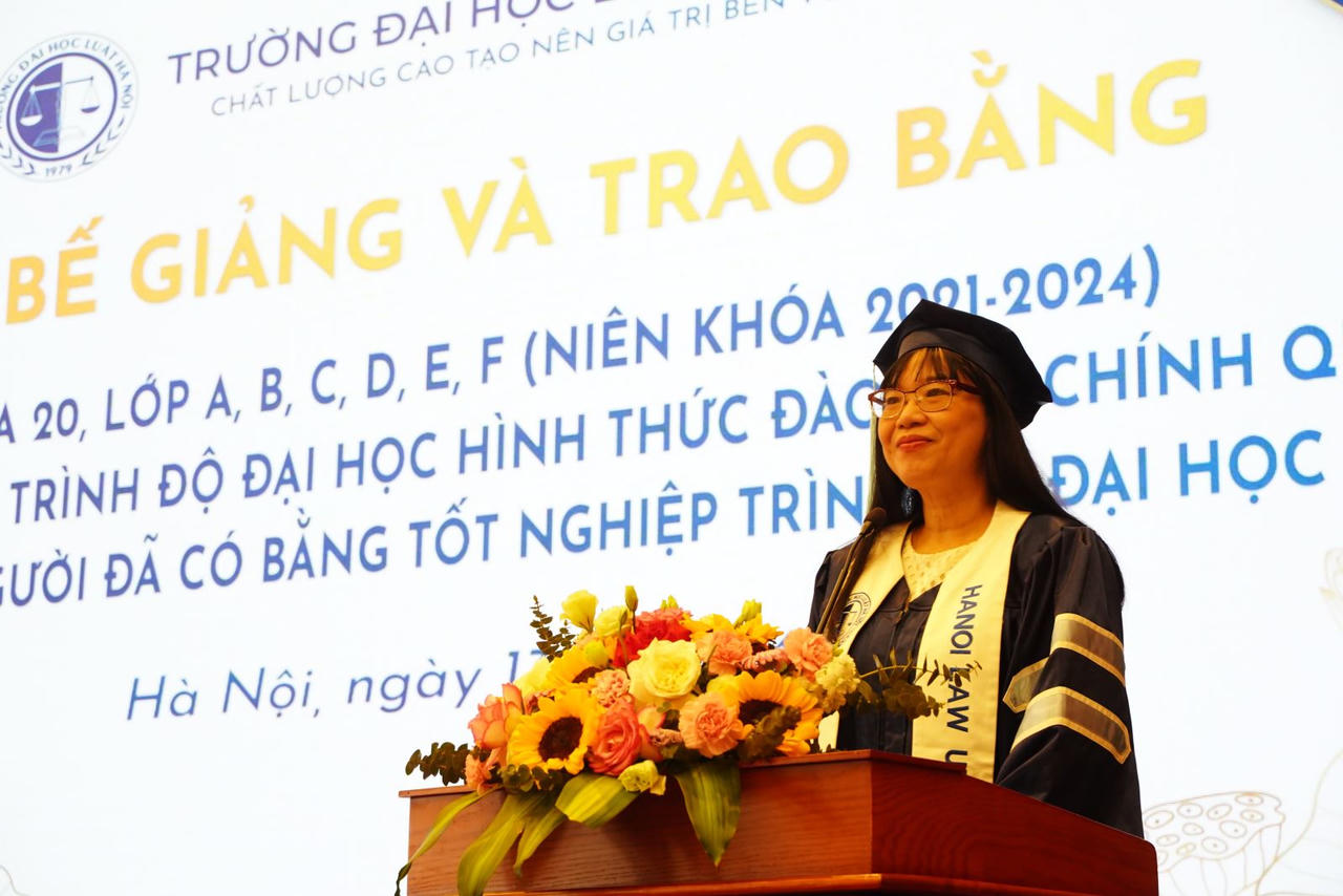 Trường Đại học Luật Hà Nội tổ chức Lễ bế giảng cho sinh viên
