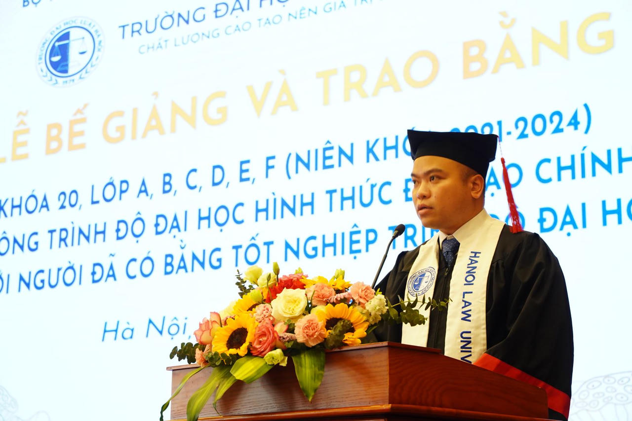 Trường Đại học Luật Hà Nội tổ chức Lễ bế giảng cho sinh viên