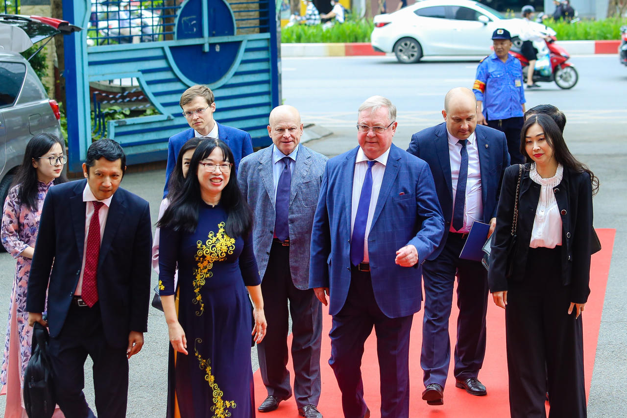 Tăng cường quan hệ hợp tác với Liên Bang Nga trong lĩnh vực giáo dục