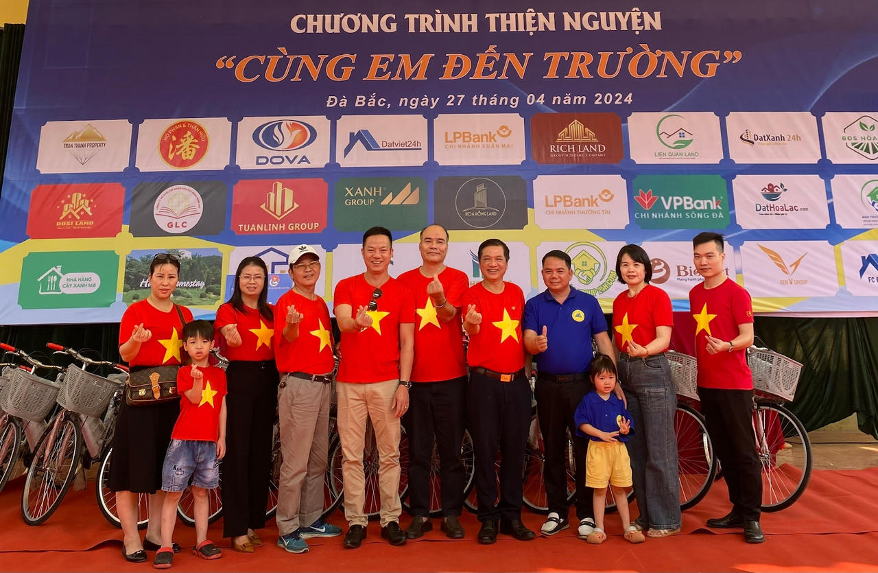 Chương trình thiện nguyện “cùng em đến trường” tại huyện Đà Bắc, tỉnh Hòa Bình