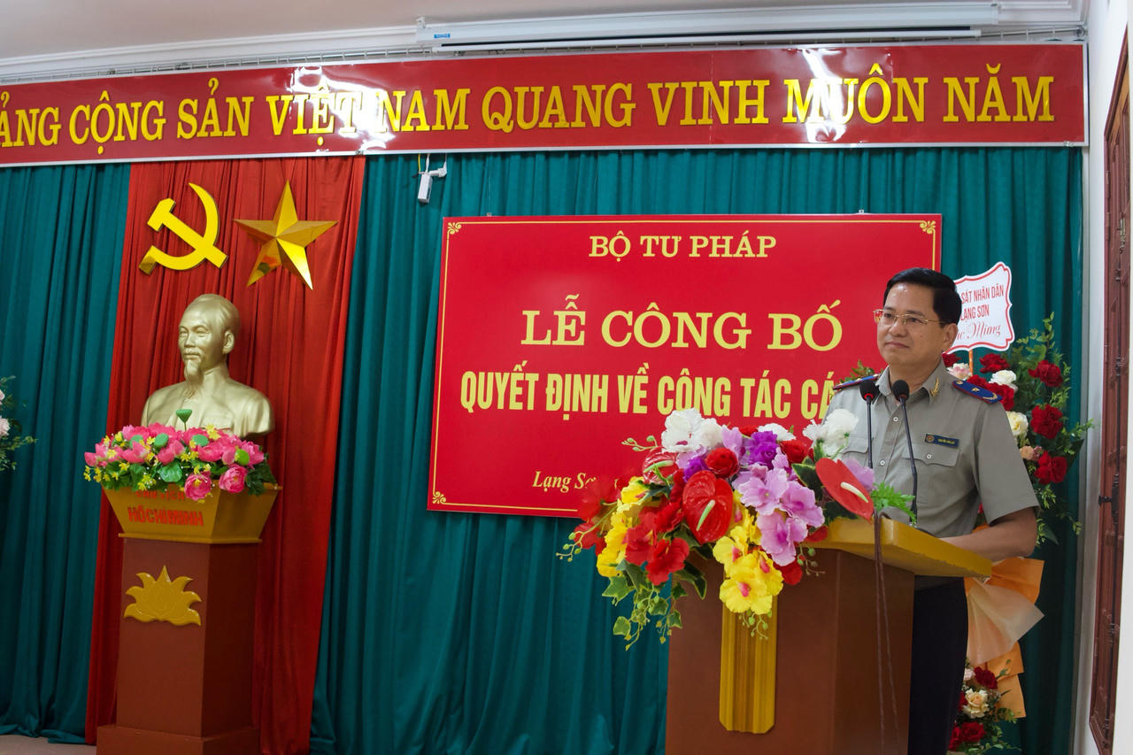 Trao quyết định bổ nhiệm Cục trưởng Cục Thi hành án dân sự tỉnh Lạng Sơn