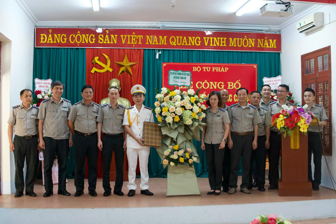 Trao quyết định bổ nhiệm Cục trưởng Cục Thi hành án dân sự tỉnh Lạng Sơn