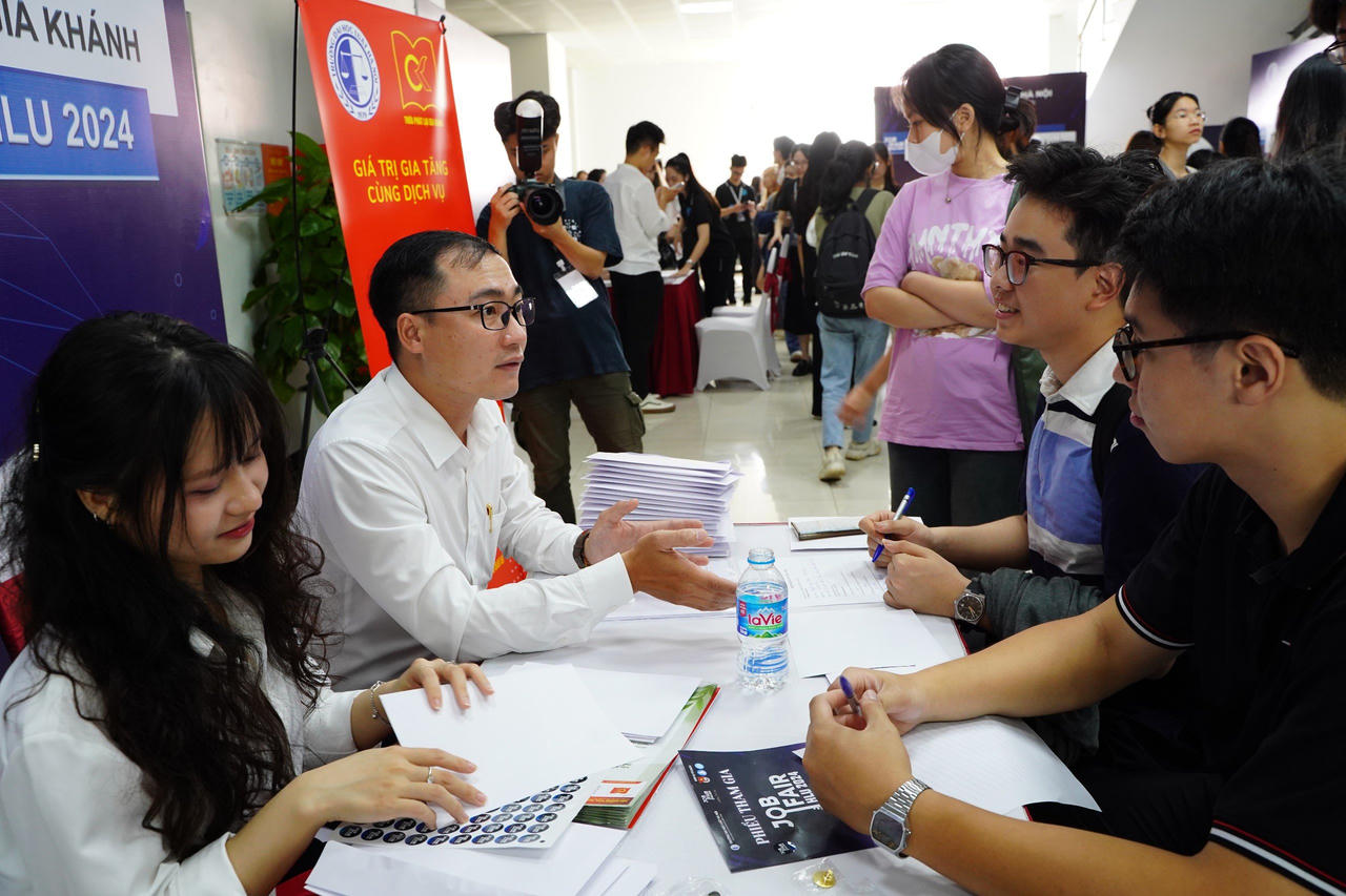 Ngày Hội việc làm 2024 - Cầu nối việc làm cho sinh viên