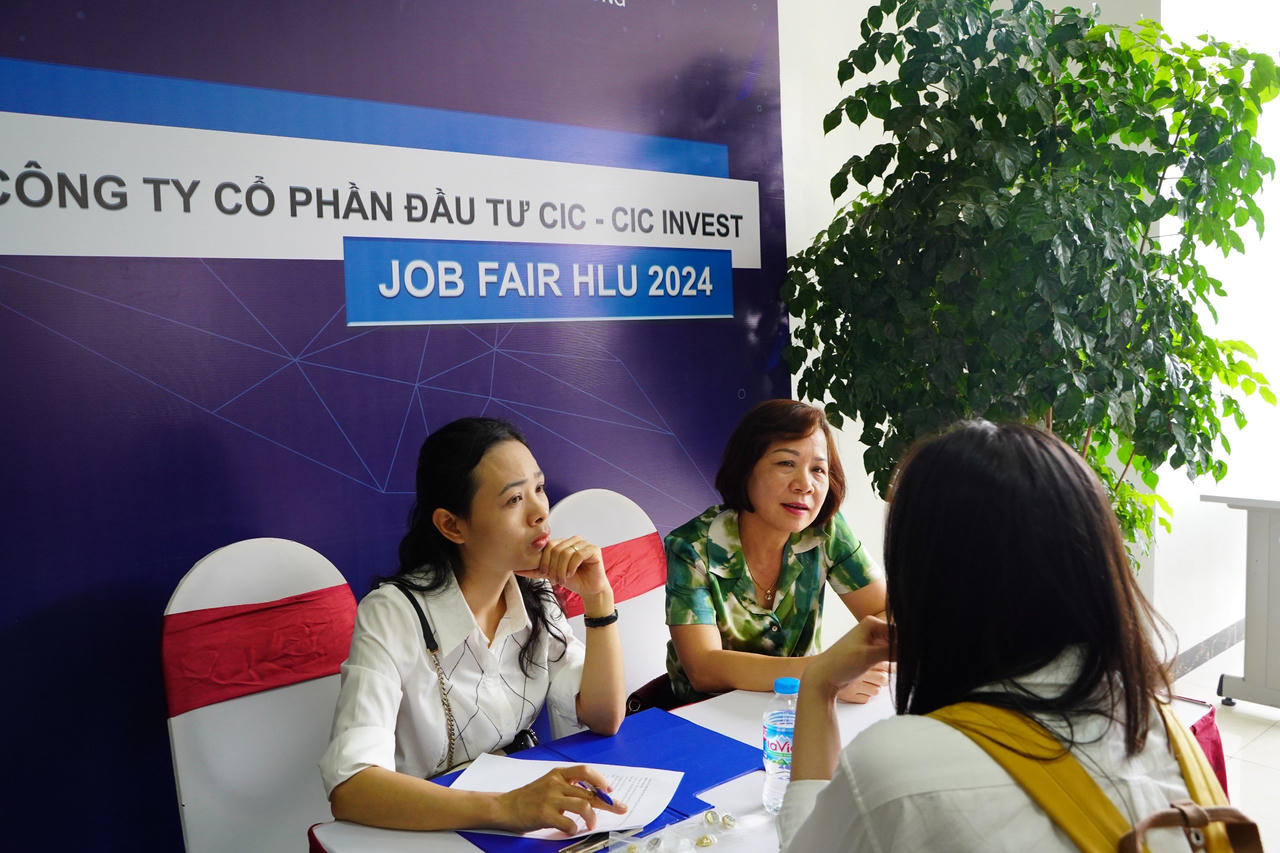 Ngày Hội việc làm 2024 - Cầu nối việc làm cho sinh viên