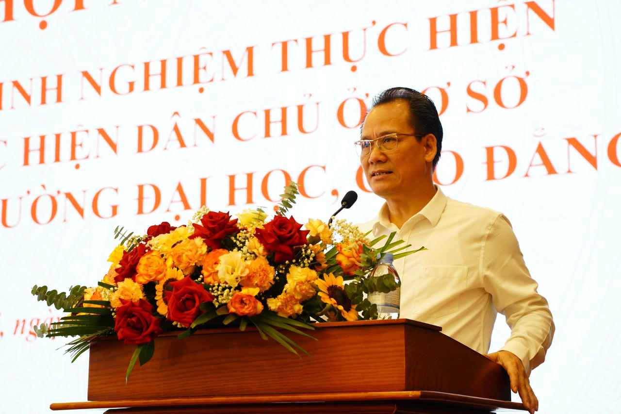 Phát huy dân chủ cơ sở trong các trường đại học, cao đẳng