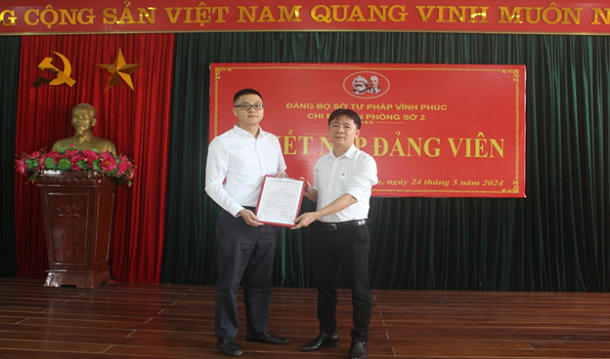 Sở Tư pháp Vĩnh Phúc tổ chức Lễ kết nạp đảng viên mới