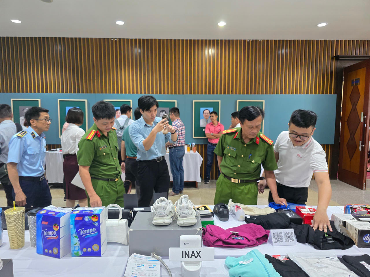 Cần có chế tài xử phạt đủ sức răn đe đối với các hành vi buôn bán hàng giả