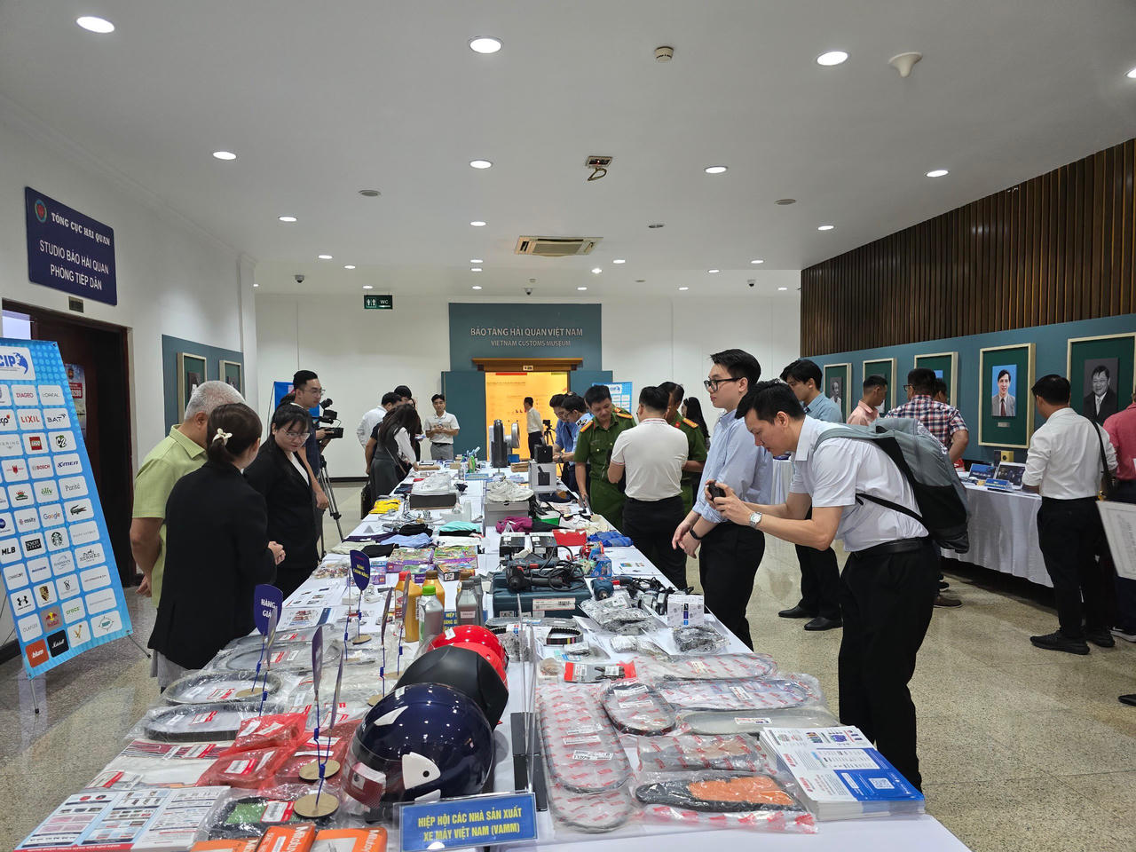 Cần có chế tài xử phạt đủ sức răn đe đối với các hành vi buôn bán hàng giả