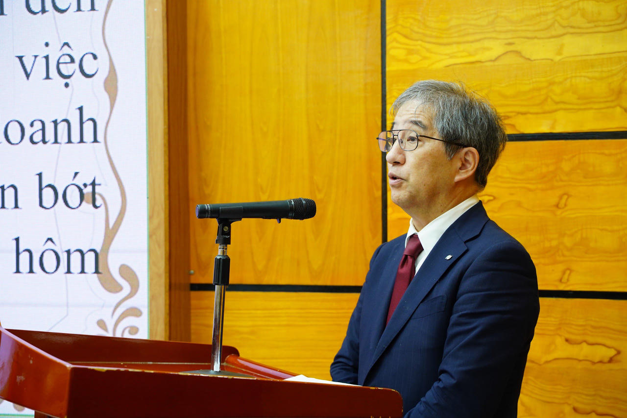 Trao chứng nhận tốt nghiệp cho sinh viên Trung tâm Nghiên cứu và Đào tạo Pháp luật Nhật Bản