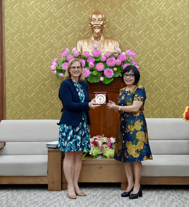 Tăng cường trao đổi kinh nghiệm trong quá trình ban hành các quyết định hành chính