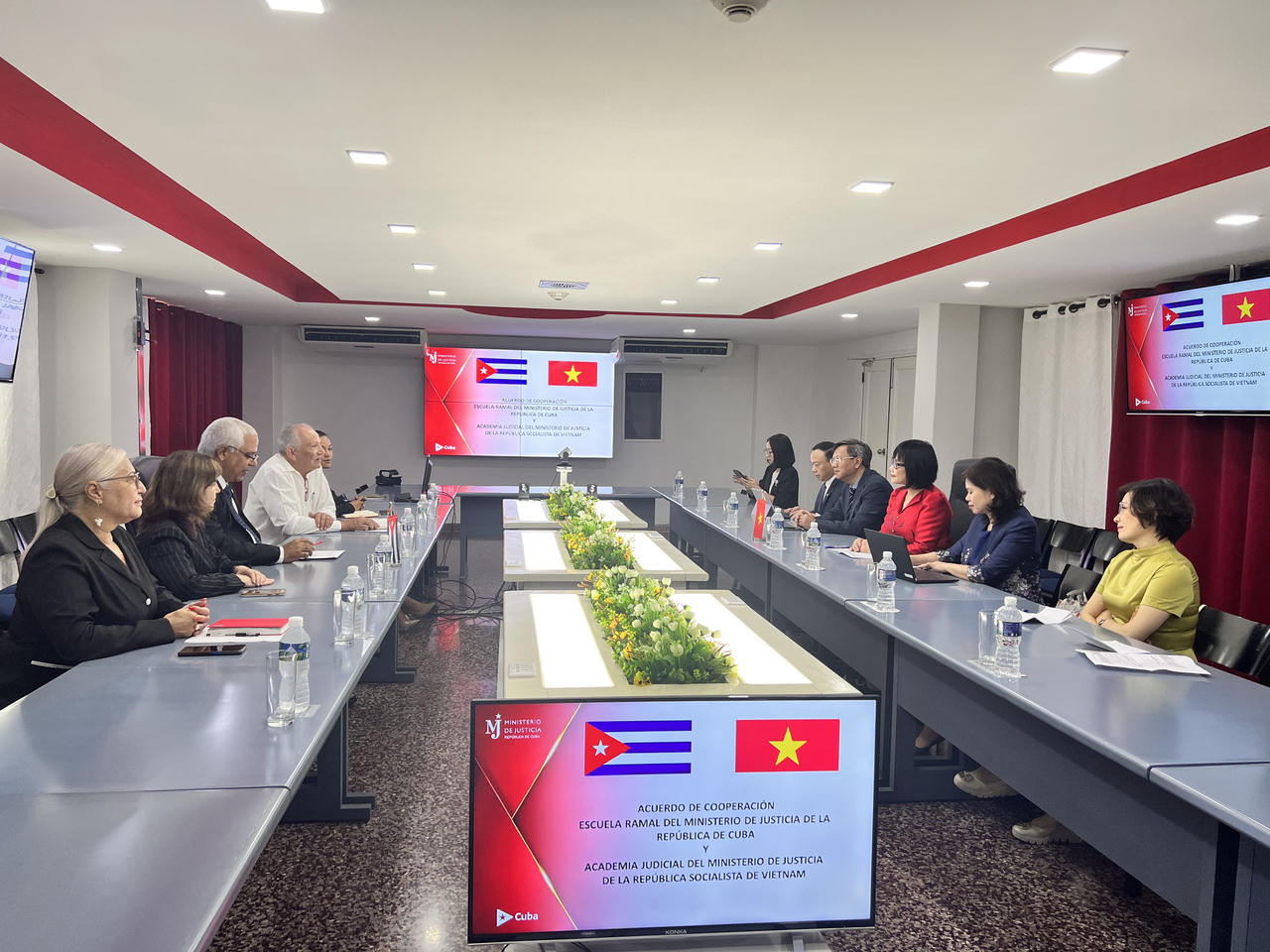 Tiếp tục vun đắp quan hệ hợp tác hữu nghị truyền thống trong lĩnh vực pháp luật và tư pháp giữa Việt Nam và Cu-ba