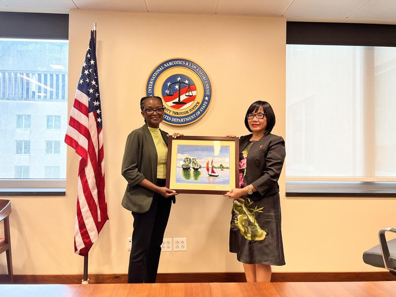 Tiếp tục thúc đẩy hơn nữa hợp tác pháp luật và tư pháp, hợp tác đào tạo luật với các đối tác Hoa Kỳ