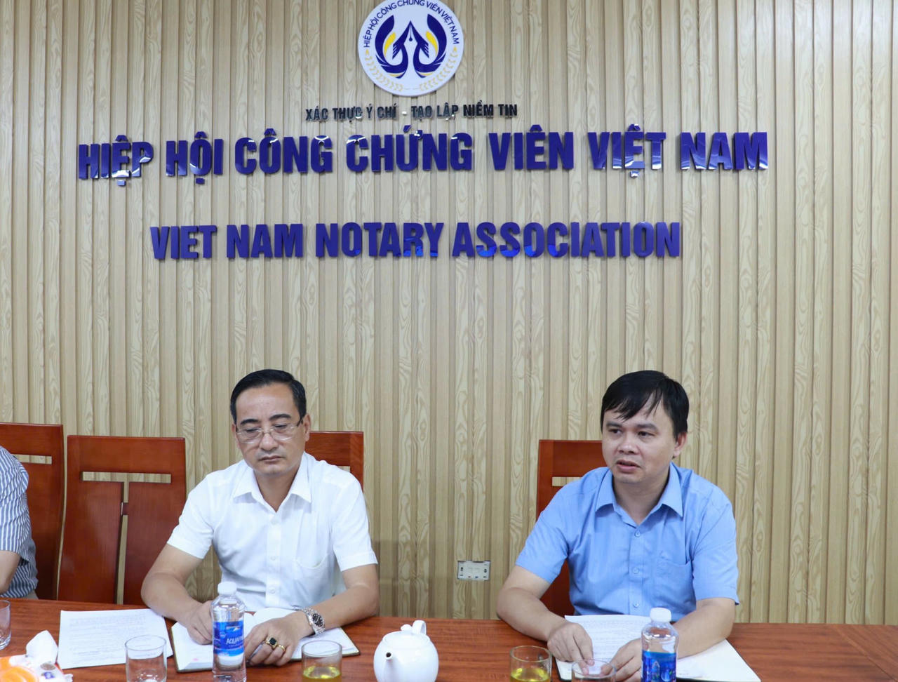 Phát huy vai trò công chứng viên trong tăng cường năng lực tiếp cận pháp luật cho người dân