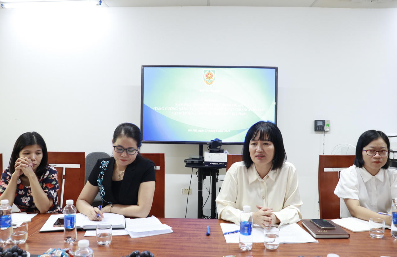 Phát huy vai trò công chứng viên trong tăng cường năng lực tiếp cận pháp luật cho người dân