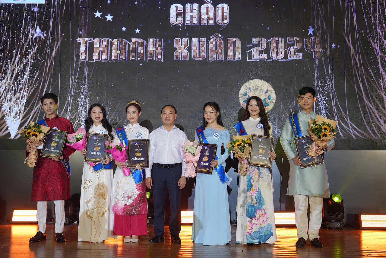 Lớp Luật sư chất lượng cao Khóa 6 đạt giải nhất cuộc thi Tài năng luật sư 2024