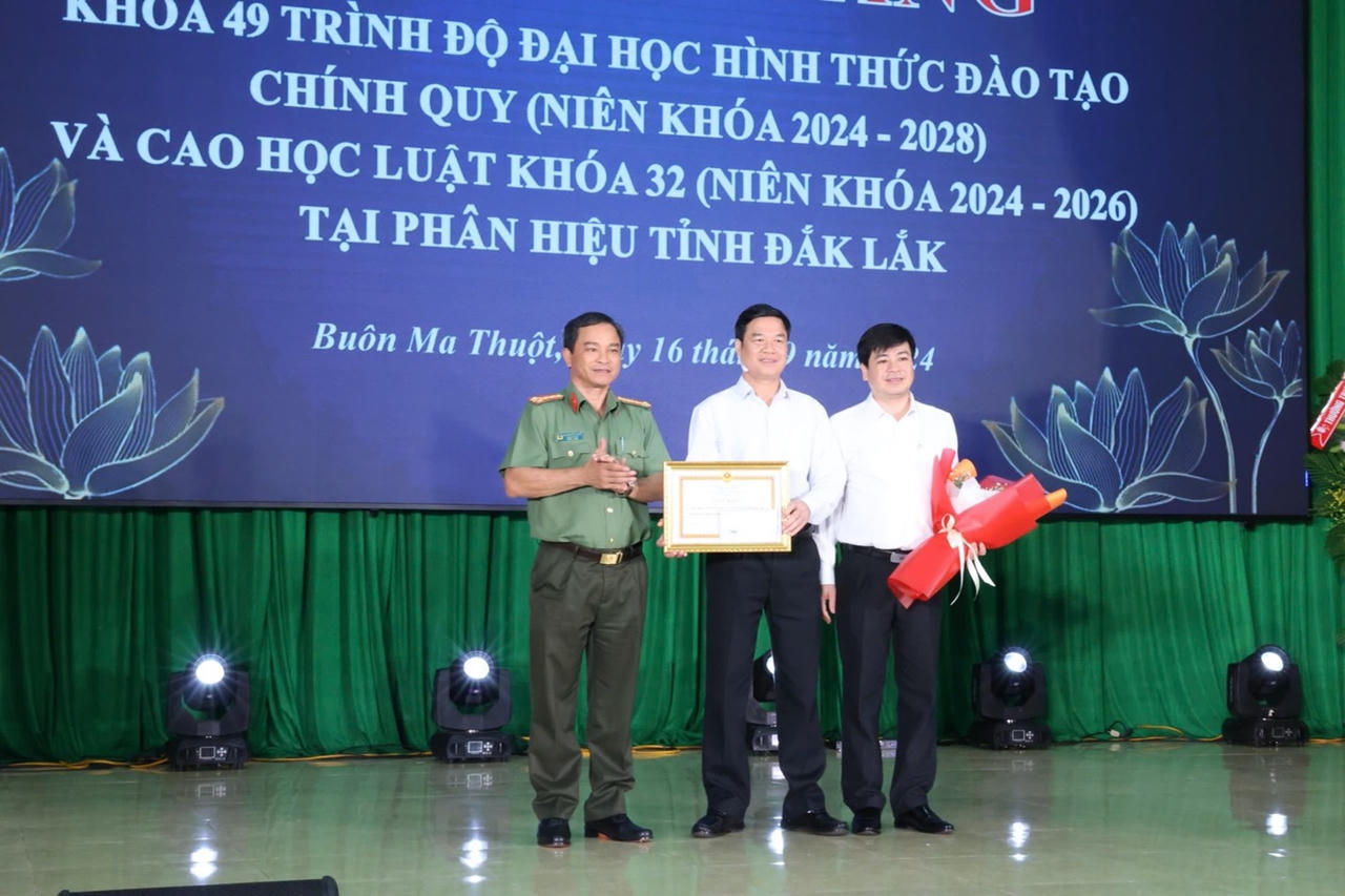 Phân hiệu Trường Đại học Luật Hà Nội tại tỉnh Đắk Lắk khai giảng Khóa 49 trình độ đại học và Cao học luật Khóa 32