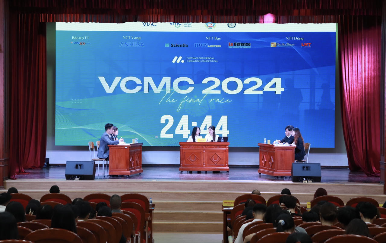 Trường Đại học Luật Hà Nội giành Giải Vàng Cuộc thi Hoà giải Thương mại Việt Nam 2024