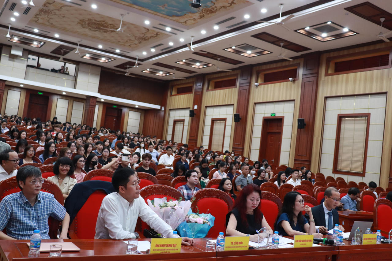 Trường Đại học Luật Hà Nội giành Giải Vàng Cuộc thi Hoà giải Thương mại Việt Nam 2024