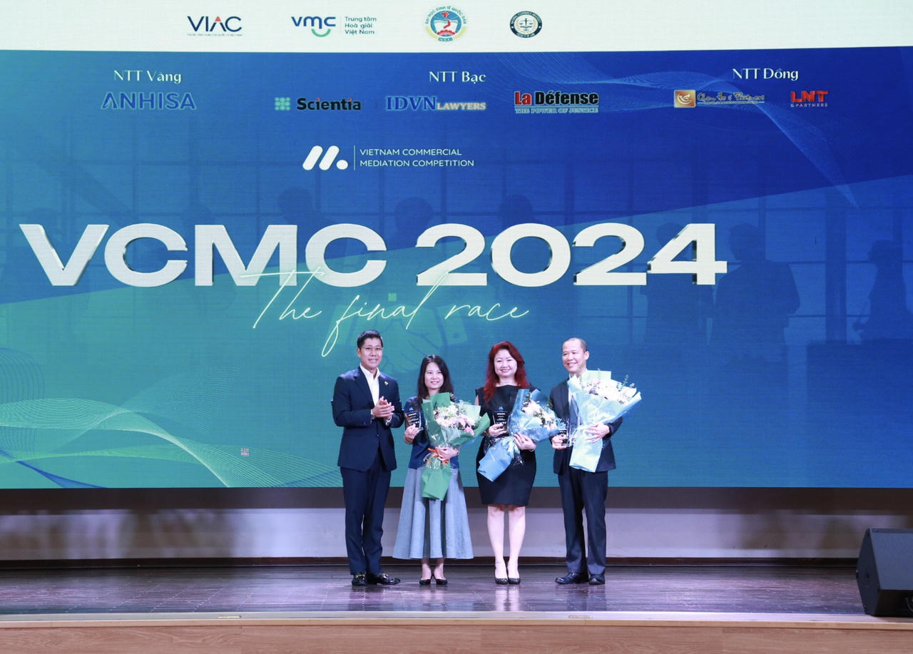 Trường Đại học Luật Hà Nội giành Giải Vàng Cuộc thi Hoà giải Thương mại Việt Nam 2024