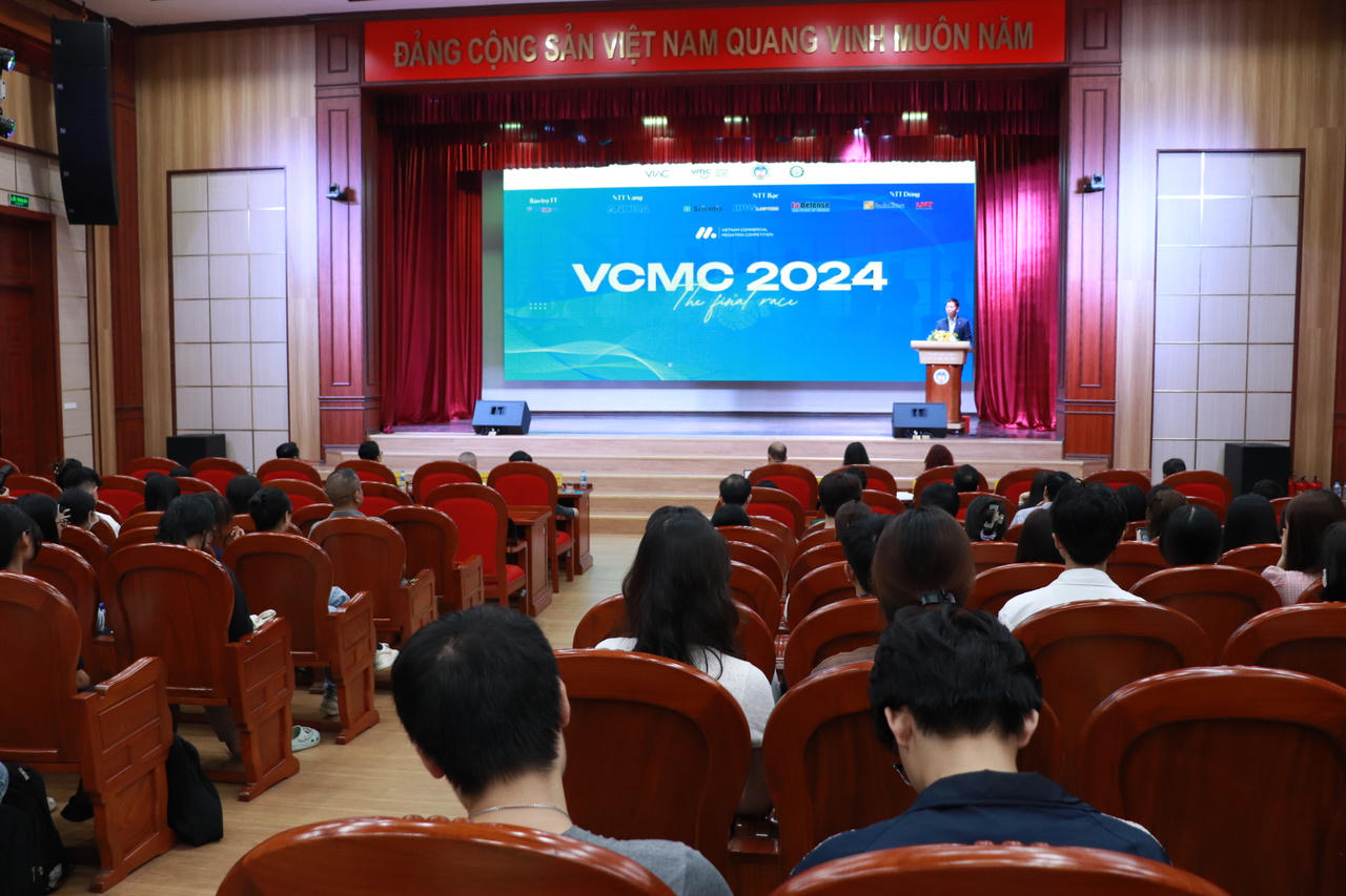 Trường Đại học Luật Hà Nội giành Giải Vàng Cuộc thi Hoà giải Thương mại Việt Nam 2024