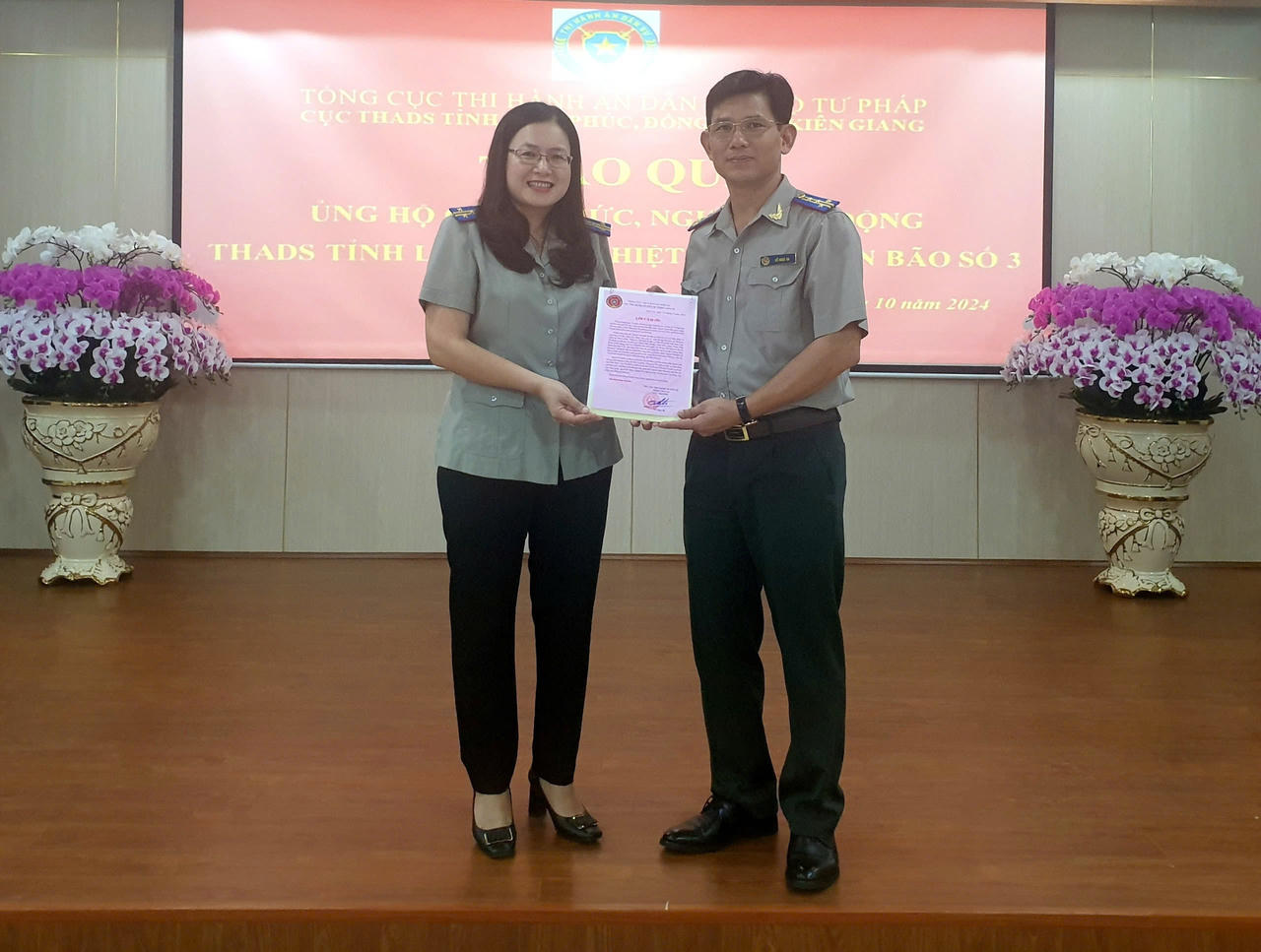 Thi hành án dân sự - lan tỏa yêu thương trong bão lũ