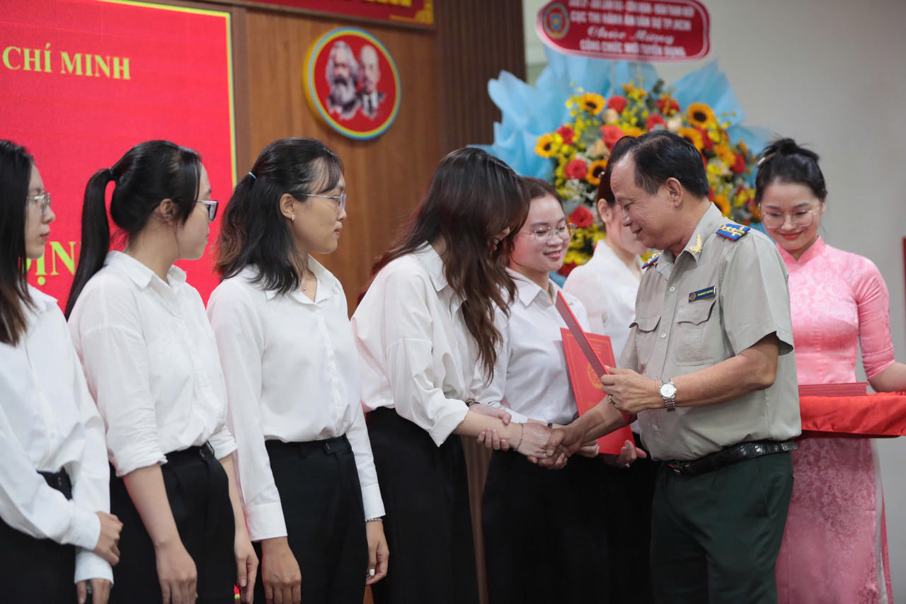 Cục THADS TP. Hồ Chí Minh: Công bố và trao quyết định tuyển dụng công chức năm 2024