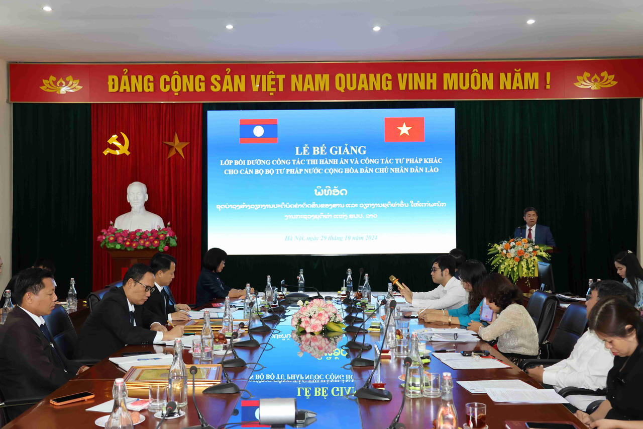 Học viện Tư pháp: Bế giảng lớp bồi dưỡng công tác thi hành án cho cán bộ tư pháp nước CHDCND Lào