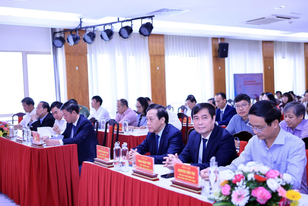 Ra mắt cuốn sách “Tiếp tục xây dựng và hoàn thiện Nhà nước pháp quyền xã hội chủ nghĩa Việt Nam”