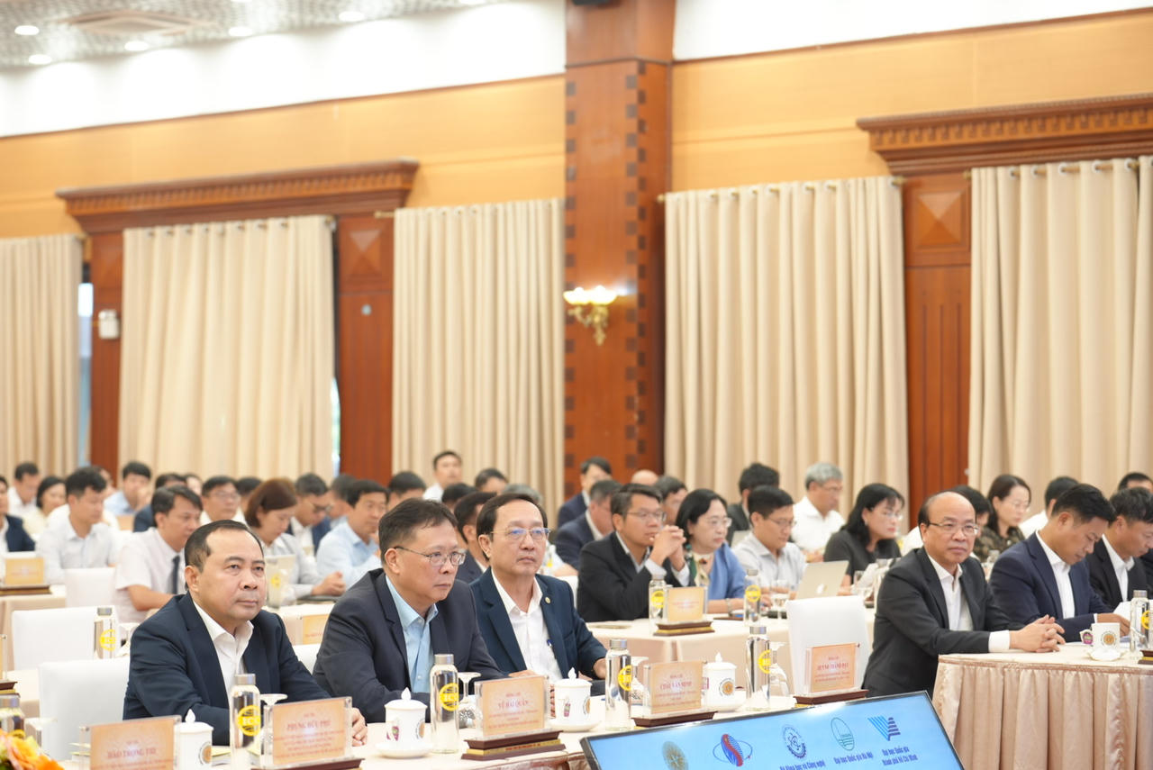 Chú trọng hoàn thiện thể chế thúc đẩy phát triển khoa học, công nghệ và đổi mới sáng tạo