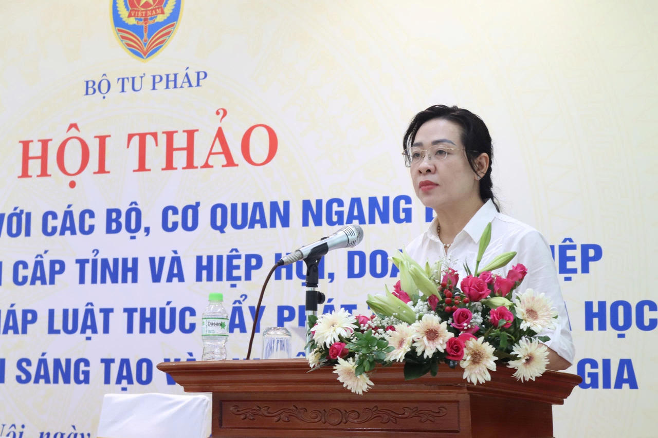 Hoàn thiện pháp luật thúc đẩy phát triển khoa học, công nghệ, đổi mới sáng tạo
