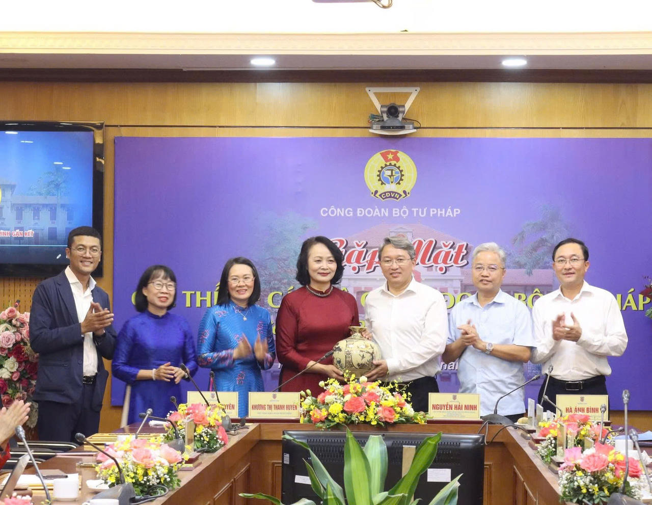 Gặp mặt, tri ân các thế hệ cán bộ công đoàn Bộ Tư pháp