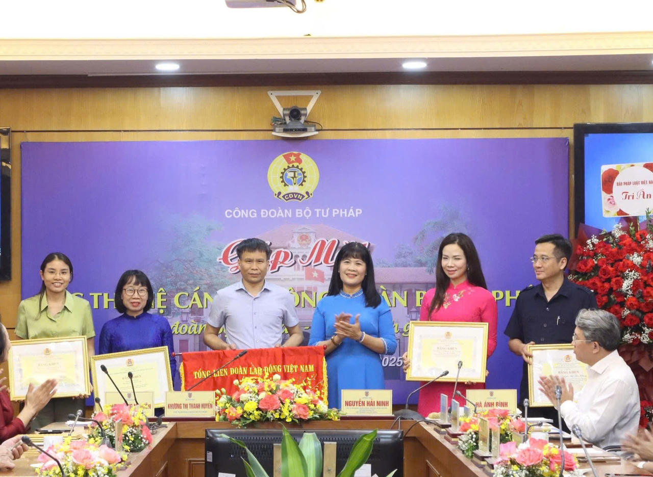 Gặp mặt, tri ân các thế hệ cán bộ công đoàn Bộ Tư pháp